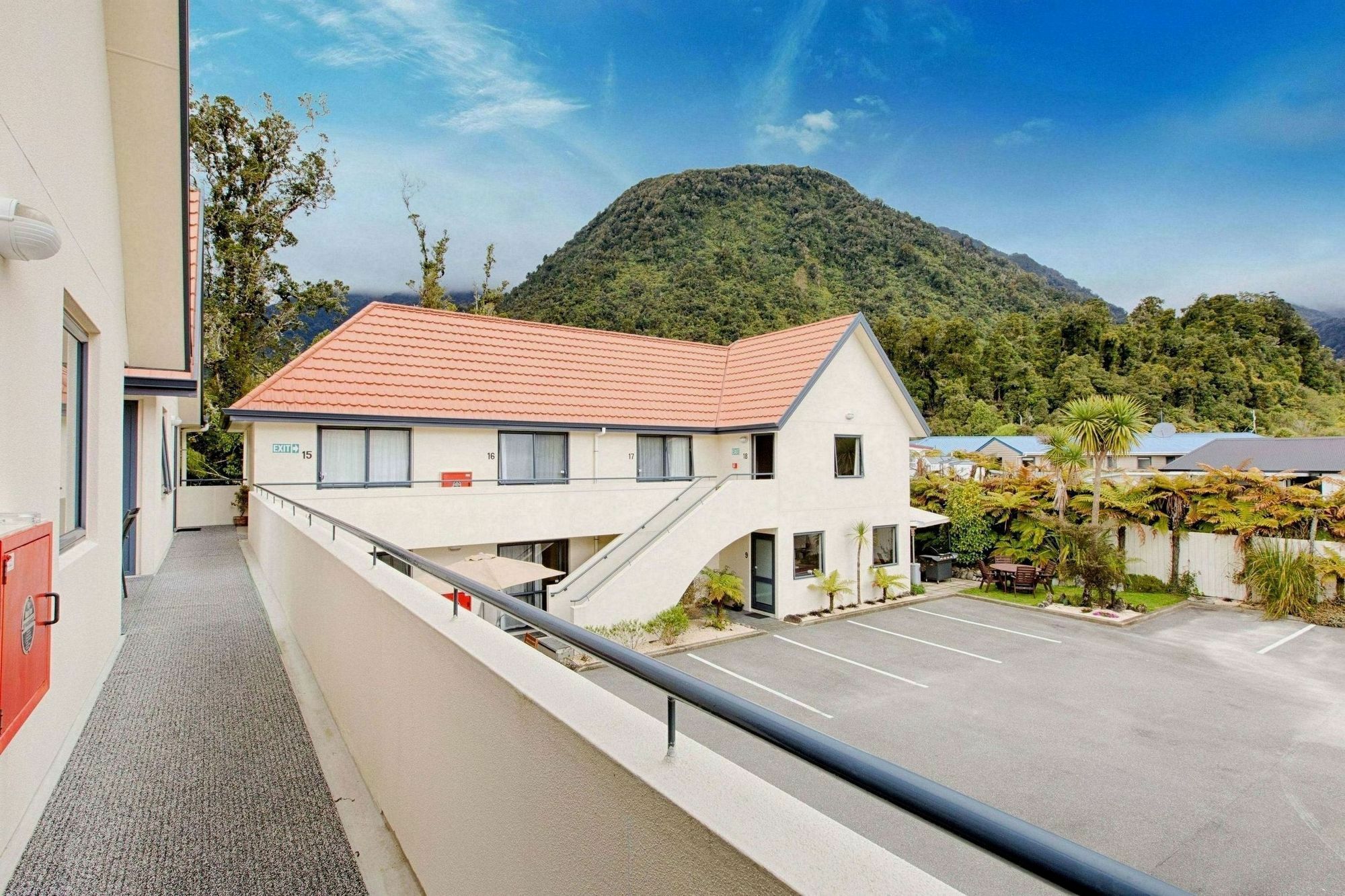 Bella Vista Motel Franz Josef Glacier Exterior photo